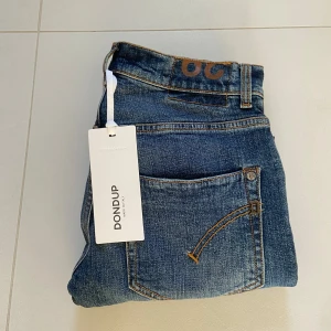 Dondup Jeans  - Säljer nu dessa blå dondup jeans i fint skick, skriv för fler bilder/frågor🙌🏼