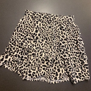 Leopard kjol❤️ - Jättefin leopard kjol. Ny skick. 