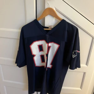 Vintage NFL Jersey  - En vintage NSL Jersey köpt i London. Super snygg, baggy och original 🫶💗