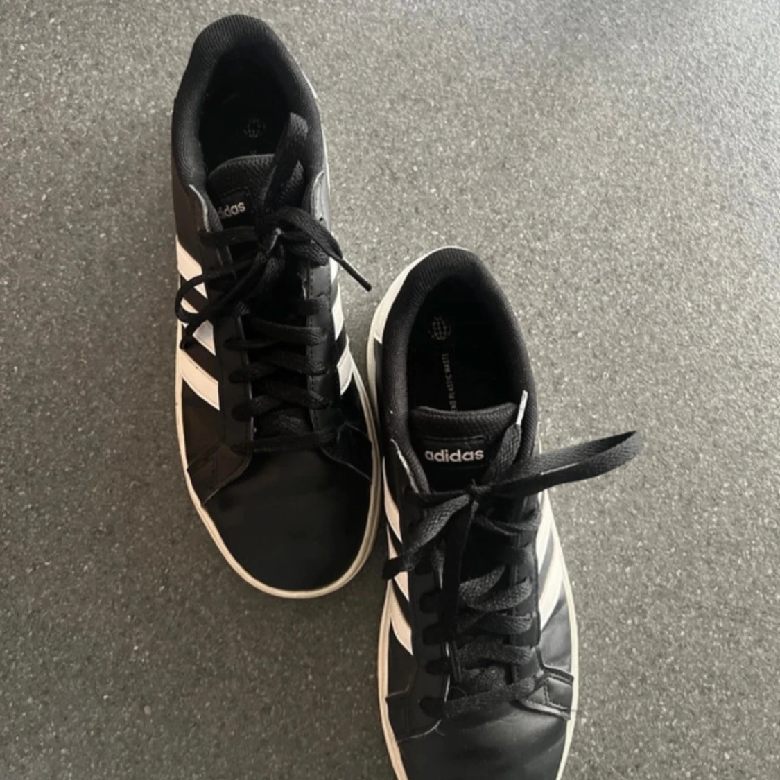 Adidas skor - 90