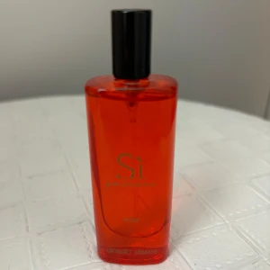 Armani si passione  - Denna doft luktar super gott men har aldrig kommit till användning, 15 ml❤️