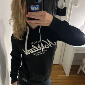 Norrlands hoodie - Äkta norrlands hoodie, knappt använd. Köpt för ca 1000kr. Storlek xs men passar mig som är S. Använd köp nu och hör av dig vid funderingar💞