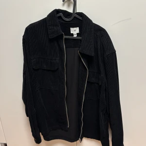 Jacka - Super fräsch höst jacka  använd några gånger storlek Medium säljs för 200kr
