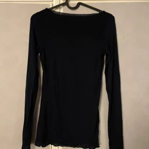 Intimissimi tröja - Intimissimi tröja i färg mörkblå. Strl S! Pris kan diskuteras💗