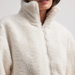 Teddyjacka - Supermysig oversized teddyjacka från NA-KD! I nyskick då jag endast använt den typ 3 gånger🥰 den kostar 999kr nypris😘