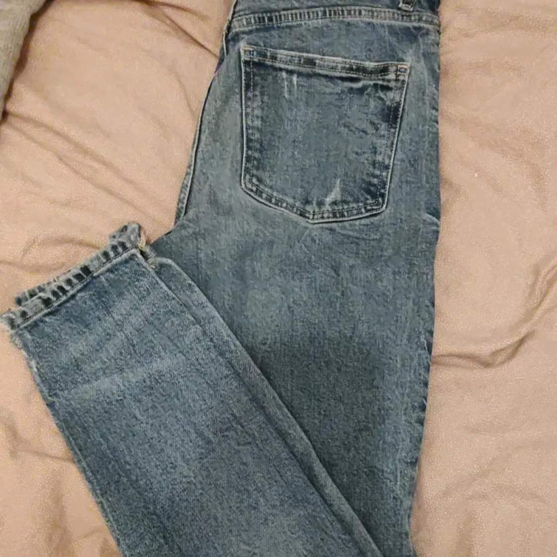 Skinnya jeans med slitage