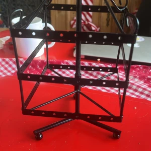 smycke stäling  - säljer den smyckestälnigen på grund av att moste få in pägar och på grund av plats brist porto till av poston eller insta box 