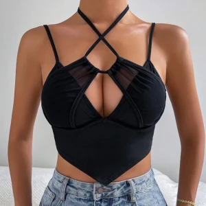 Topp - Uringad topp går att justera hur mycket bysten ska synas själv. 