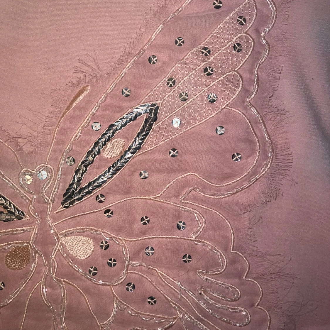 Lila linne med fjärilsdetaljer från Kookai - 91