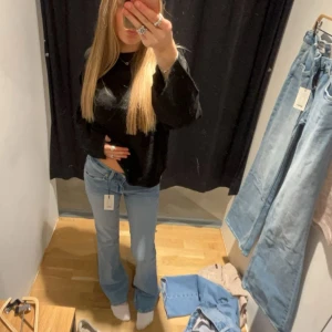 Ljusblå jeans med bootcut - Snygga ljusblå jeans med bootcut, tyvärr aldrig kommit till användning. kontakta för fler bilder 💗