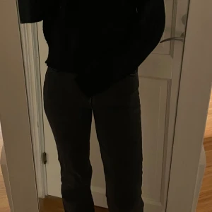 Jeans - Råka jeans från stradivarius i storlek 32!