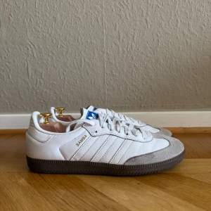Vita Adidas Samba sneakers storlek 41 1/3 - Skoblock ingår ej