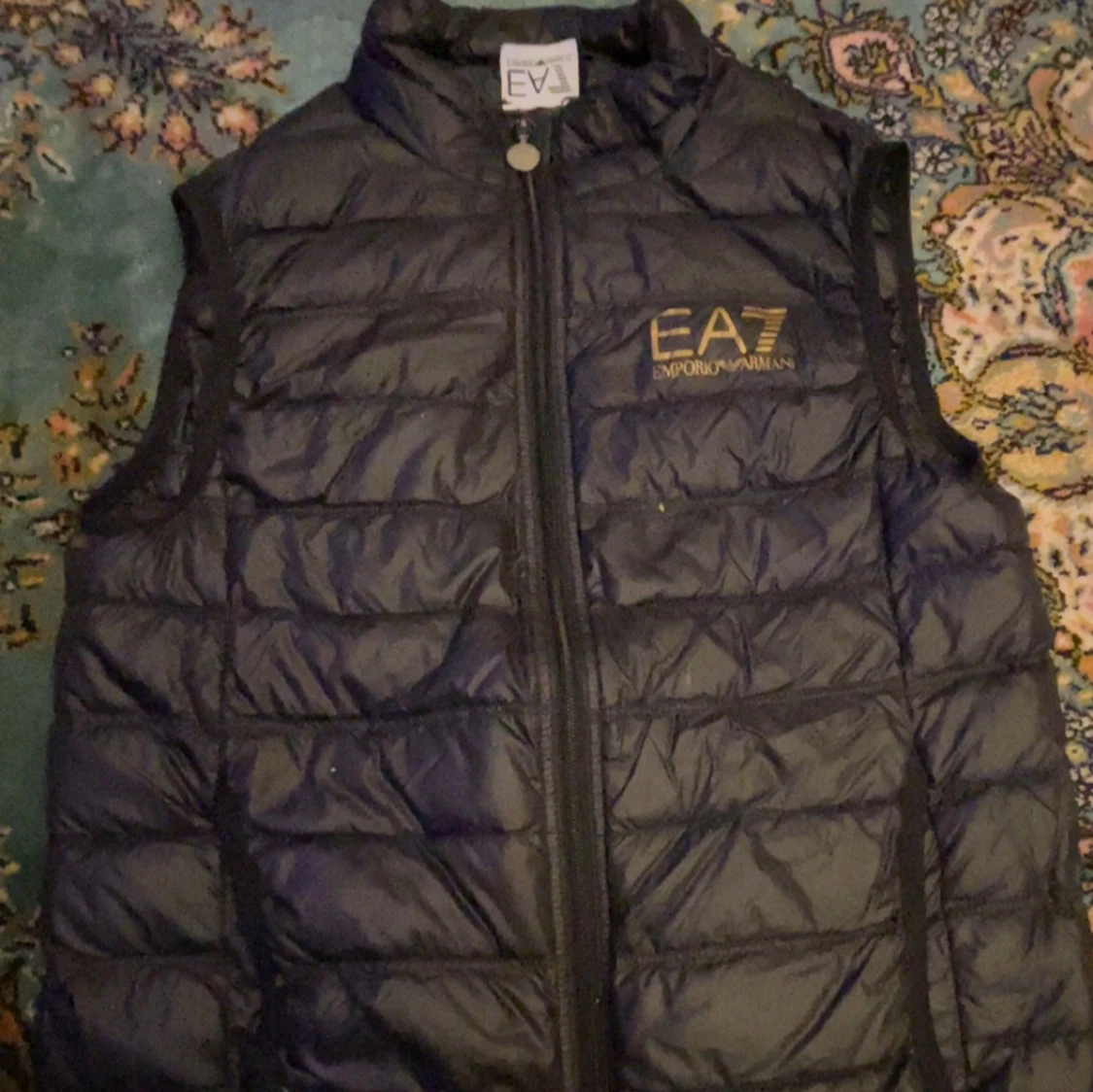 Svart dunväst  EA7