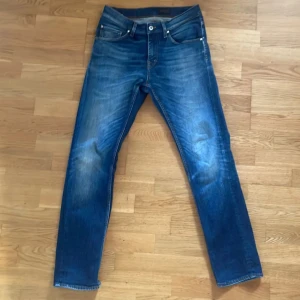 Tiger of Sweden jeans - Riktigt feta tiger od Sweden jeans i storlek w31-l32. Det är i modellen Iggy vilket motsvarar replay anbass eller lean dean i nudie jeans. Väldigt bra skick sällan använt och inga tecken på användning. Nypris 1800. Kan sänka priset vid en snabb affär