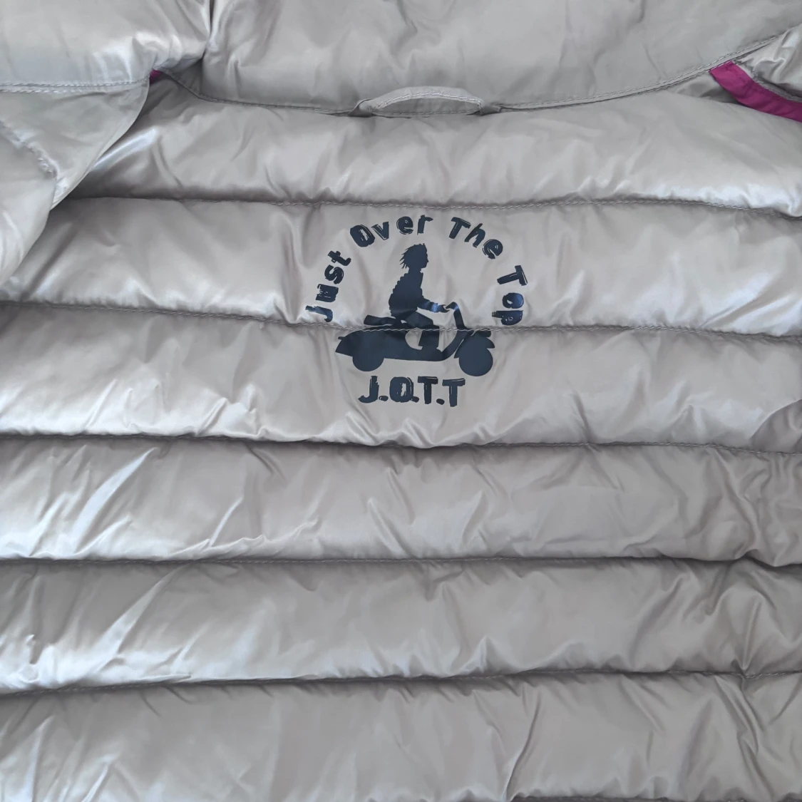 Beige dunjacka från J.O.T.T - 92