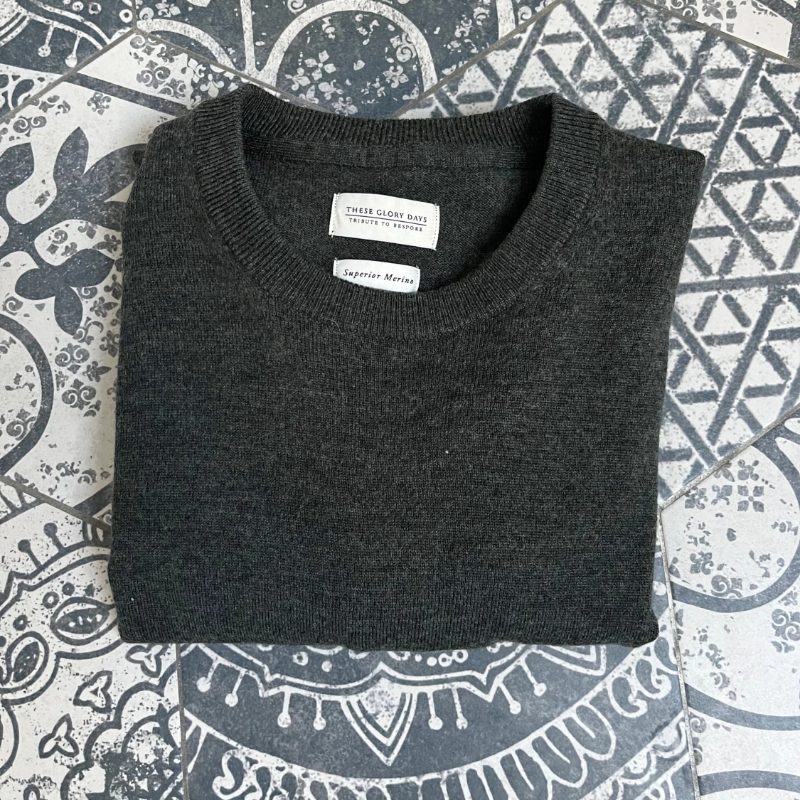 Mörkgrå tröja från These Glory Days 100% murinull - 92