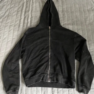 Brand Of Roses hoodie  - Säljer min BoR hoodie då jag inte använder den längre, den är i väldigt fint skick 
