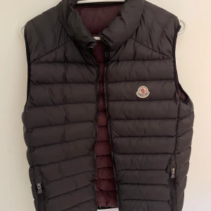 Moncler väst - Moncler väst  Storlek M