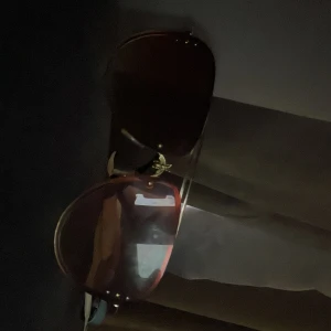 Gucci solglasögon  - Användt skick, men ändå väldigt schyssta! 