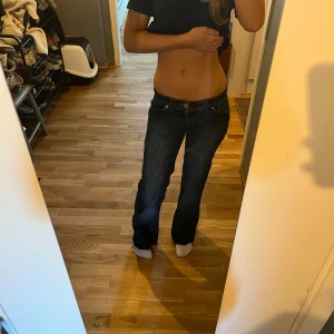 Lågmidjade bootcut jeans  - Lågmidjade bootcut jeans! Inga tecken på andväning 💘