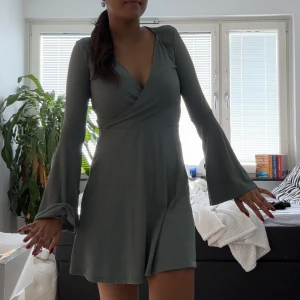 tajt kaki klänning - 🥂🥂❤️‍🔥❤️‍🔥