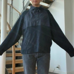 Kofta/Jacka från Carin Wester - Så snygg marinblå jacka / kofta till hösten 