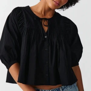 Blus från Gina  - Säljer denna fina blus från Gina i storlek Xs nypris 399, aldrig använd!