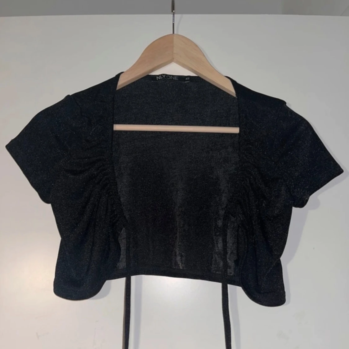 Svart glittertopp med knytning - 90