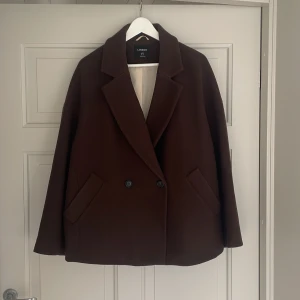 Kort kappa - Kort brun kappa i nyskick! 