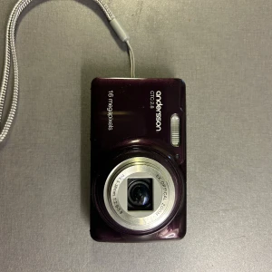 Digitalkamera med 8gb sd kort  - Perfect for taking pictures. Everything works as it should 