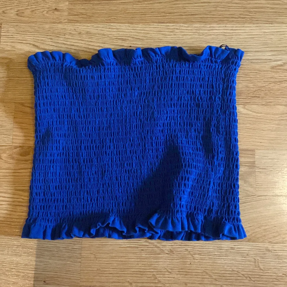 GĂ„r sĂ€kert att anvĂ€nda som kjol ocksĂ„, sĂ€ljs för den aldrig anvĂ€nts! LĂ€ngd : 25-26 cm men jĂ€ttestretchig, bredd: 29-30cm, ocksĂ„ stretchigđ«¶đ». YlĂ€osat.