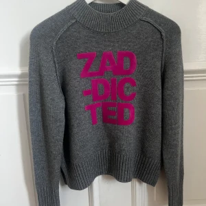 Tröja  - Super fin mysig tröja (speciellt nu när de börjar bli kallt) från Zadig Voltaire. Använd ca 2 gånger säljer då den är för liten 