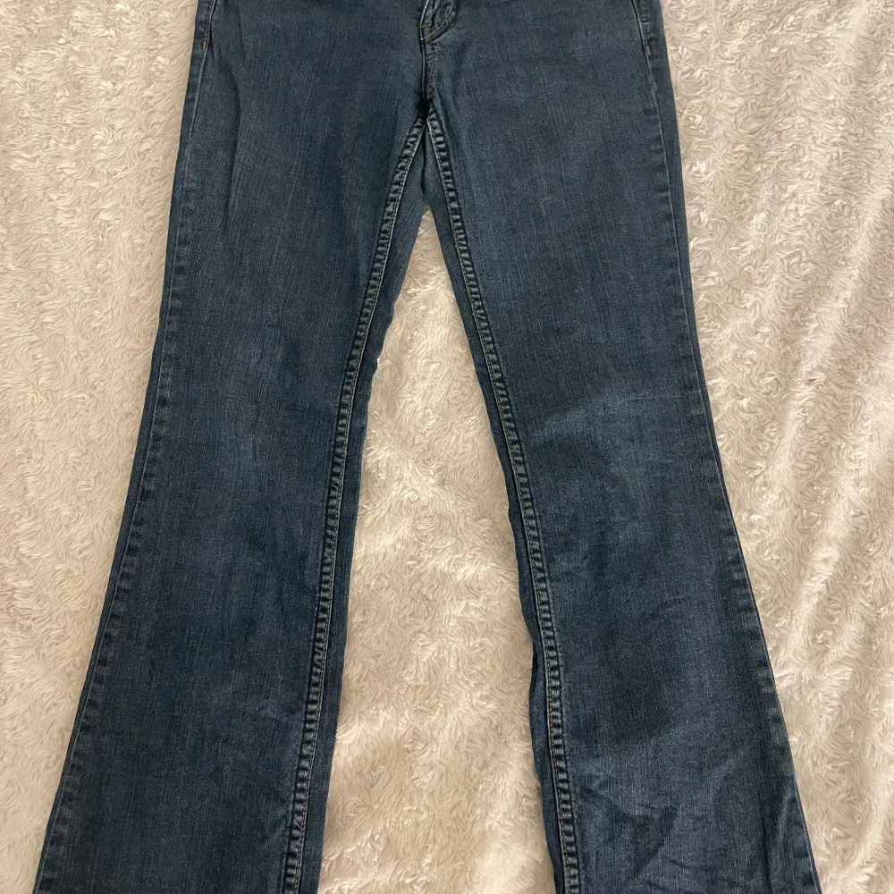 Riktigt bra skick och har inte kommit till användning så ofta. Storleken är W26 L30. . Jeans & Byxor.