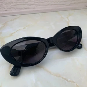 Solglasögon  - Köpt på Gina Tricot🌸Vet ej nypris:) 