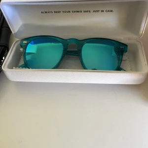 Chimis - Säljer dessa chimis. Det är modellen 001 i färgen Aqua. Väldigt bra skick då de knappast är använda. Förpackningen följer med. Kom privat för bättre bilder. Priset kan diskuteras.
