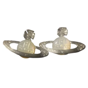 Vivienne Westwood örhängen - Såld