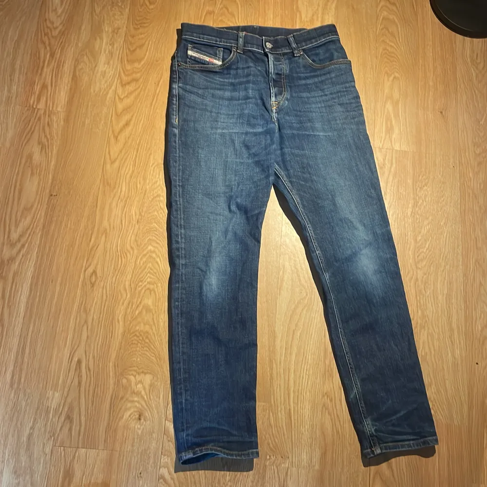 Mörkblåa diesel industry jeans i size 27, skick 9/10 nypris 1200 👑. Jeans & Byxor.