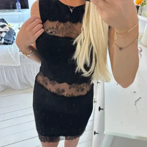 Klänning zara  - Spetsklänning från zara aldrig använd 