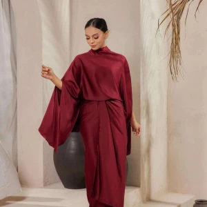 Helt ny, Wrapping skirt set one size in red for 1000kr - Wrapping skirt set one size in red för 1000kr(helt ny) 