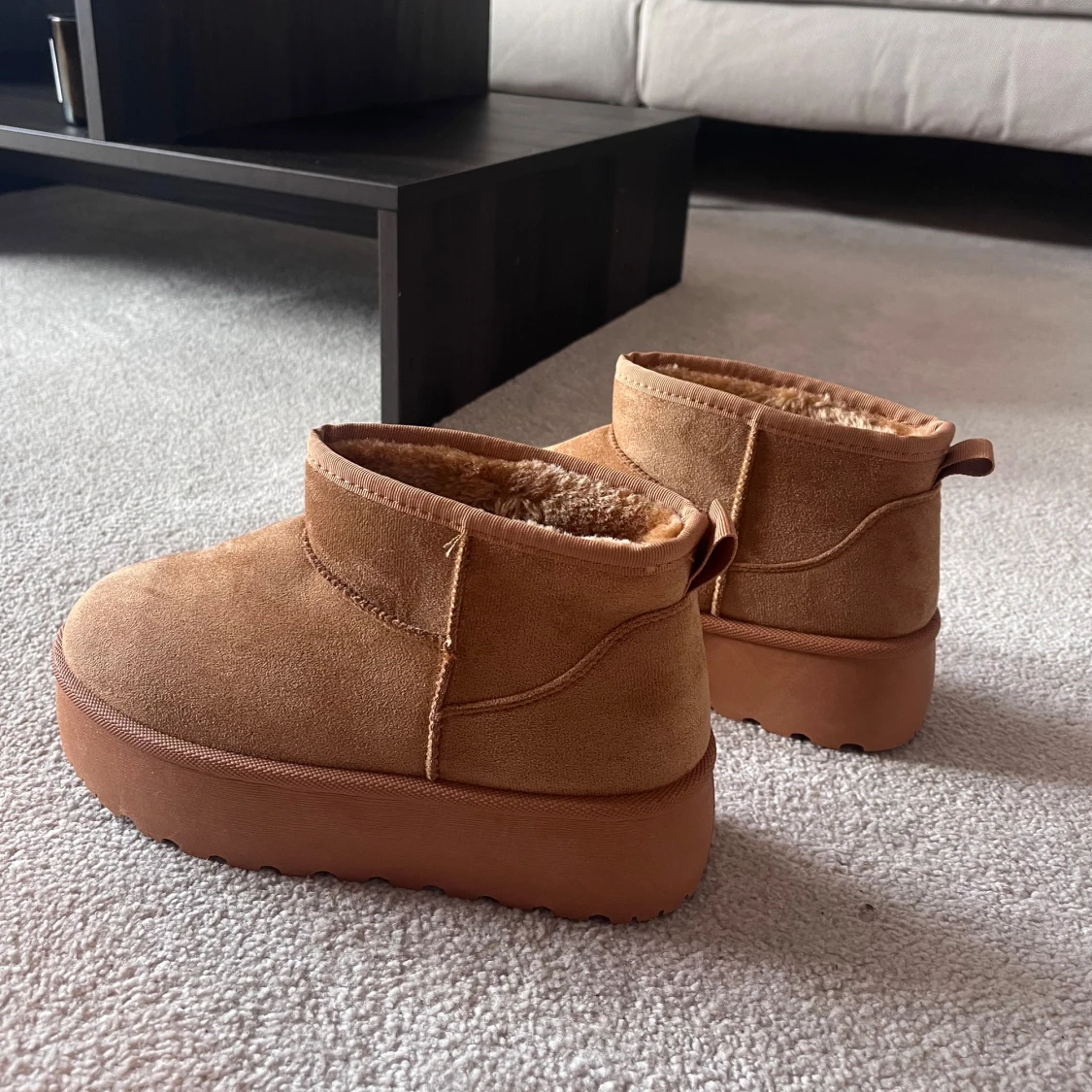 Platform skor med fodring