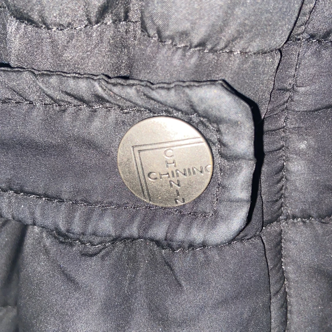 Svart quiltad dunväst med huva - 90