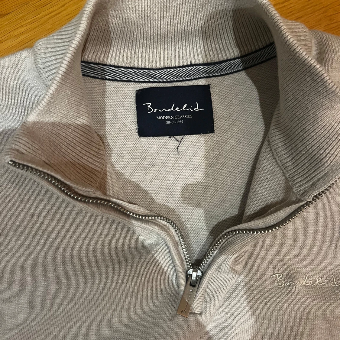 Beige tröja med dragkedja från Bondelid - 2