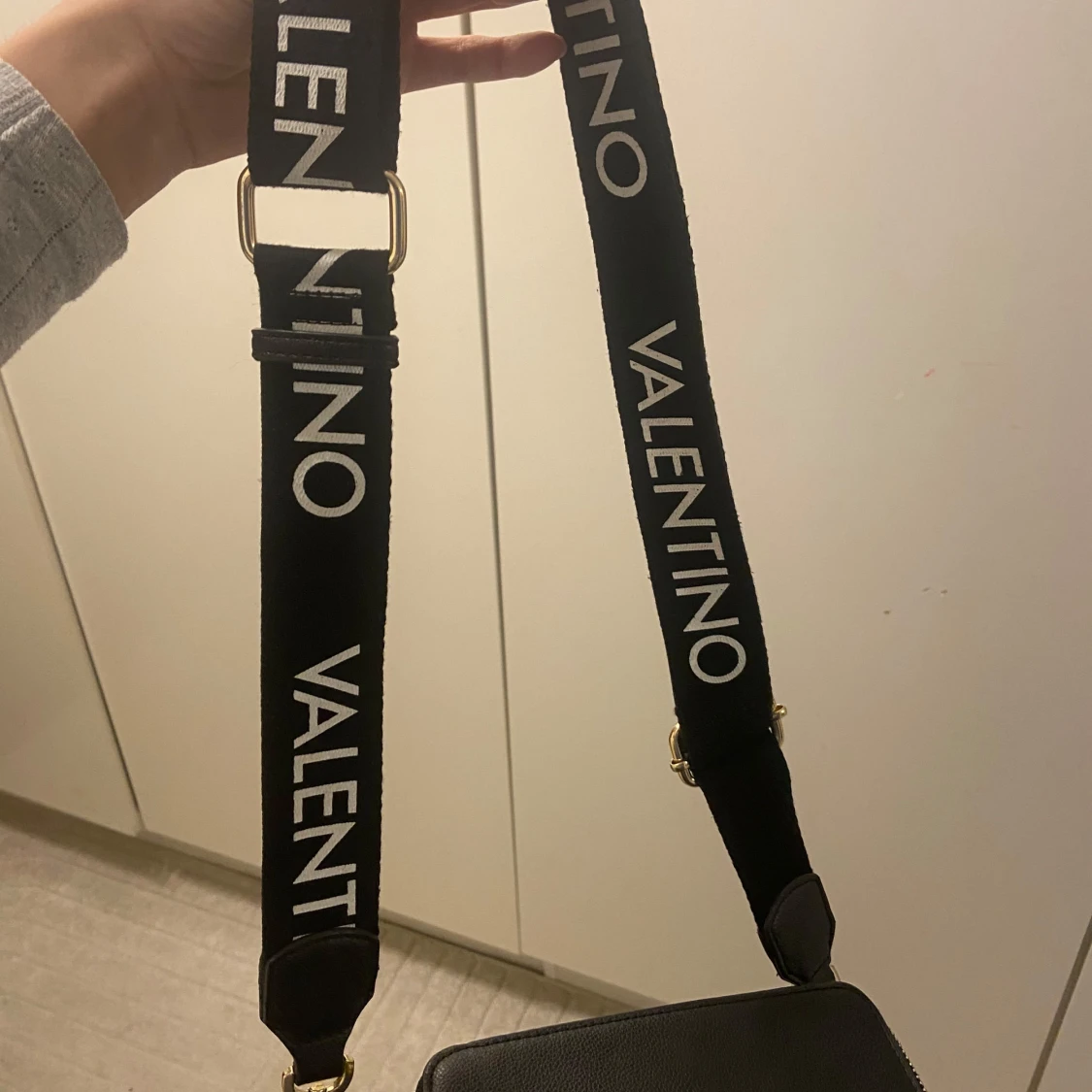 Svart axelväska från Valentino - 1