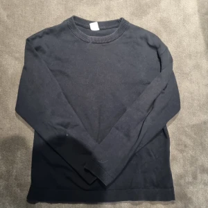 Mörk blå kofta/hoodie - Mörk blå hoodie från lindex,passar om man är 150 ungefär.pris diskuterbart.