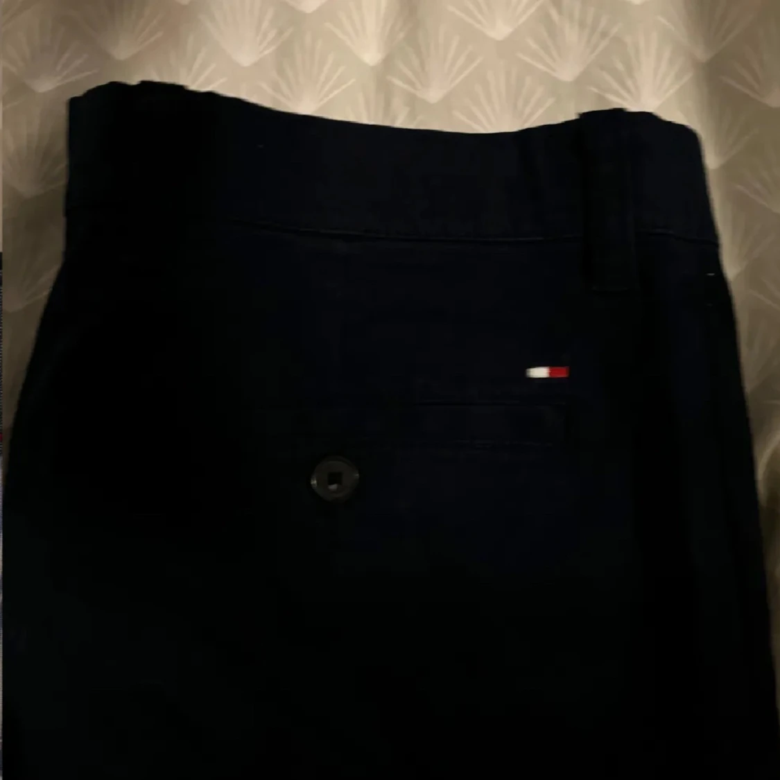 Mörkblå slim fit byxor från Tommy Hilfiger - 1