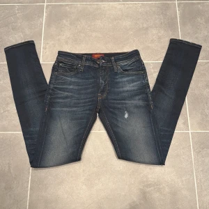 Jack & Jones jeans  - Ett par snygga jeans från Jack & Jones i storlek W27 L32 