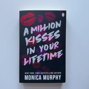 A Million Kisses in Your Lifetime - Boken 'A Million Kisses in Your Lifetime' av Monica Murphy är en romantisk berättelse. Boken är läst men som i nyskick! Kom privat vid frågor 💓