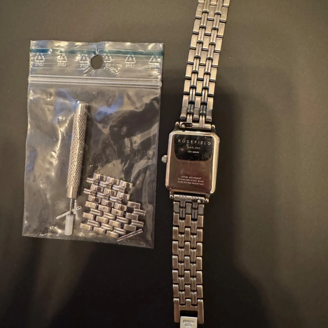 Silverfärgad klocka från Rosefield🩵 - 2