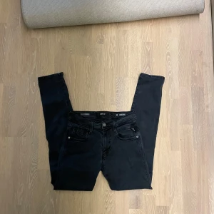 Replay Jeans - Säljer dessa feta Replay jeans🔥 9/10 skick, knappt använda. Modell: Anbass. Storlek: W30 L32. Nypris 1799kr, Mitt pris endast 549kr🤝