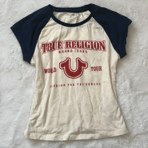 True Religion tshirt - Jättefin truie tshirt som säljs för den inte kommer till användning. Nypris var 400kr